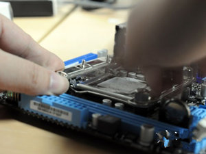 如何正确安装CPU散热器并更换散热硅脂